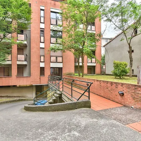 Apartment Studio With Blooming Terrace