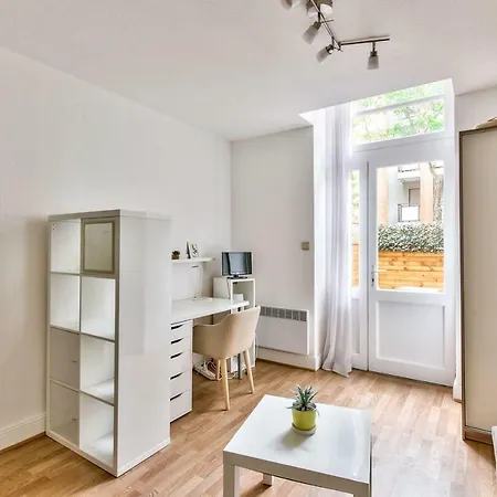 Apartment Studio With Blooming Terrace